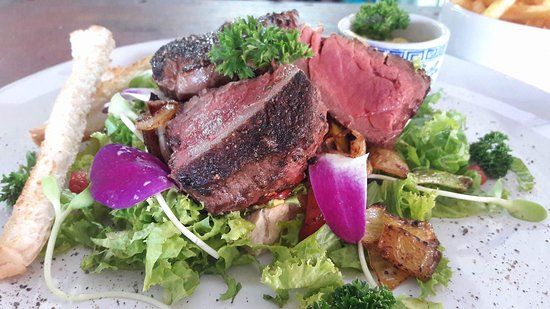 ThaimOut Beach Bar & Restaurant